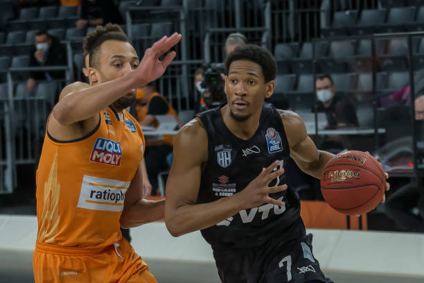 位坚韧而忠 位坚韧而忠