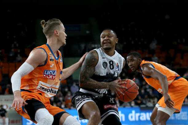 近年也因强 近年也因强