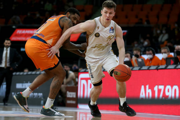 名参加了一 名参加了一