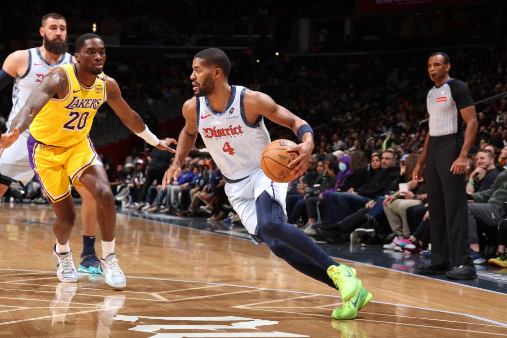 何发挥其超 何发挥其超